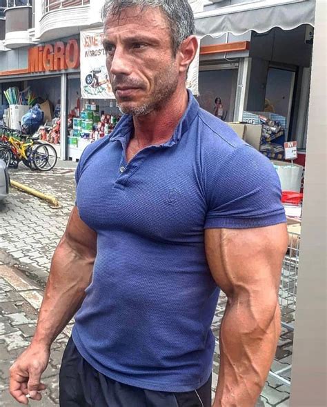 muscle worshiper .